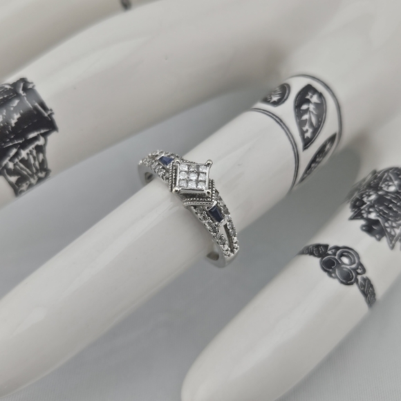 10k White Gold Engagement/Promise Ring with Natural Diamonds & Sapphire - Picture 9 of 9